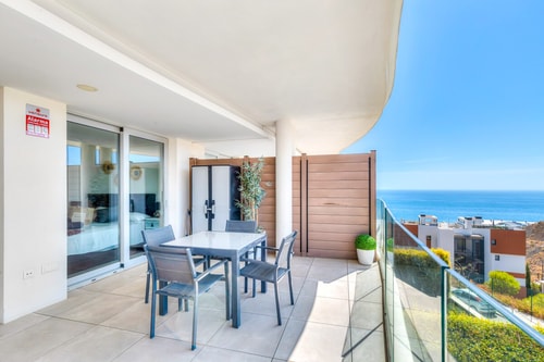 Sea Breeze - Modern 2-bdr apartment - Ocean view.