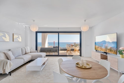 Apartment with big pool and close to beach!