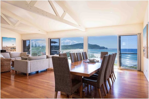 Clifton Beach House Beachfront on Boomerang Beach