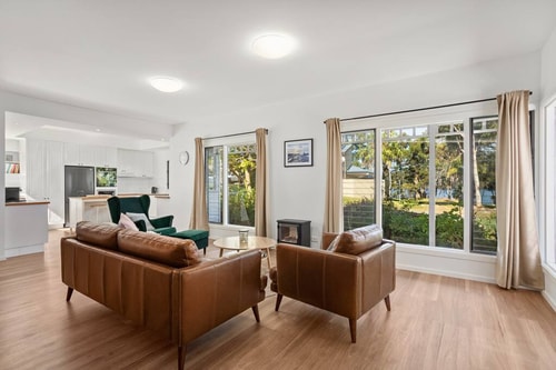 Pelican - Lake Views - Pet Friendly