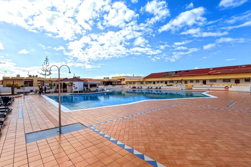 Beautiful spacious 1 bedroom apartment with Pool 30 Platihome