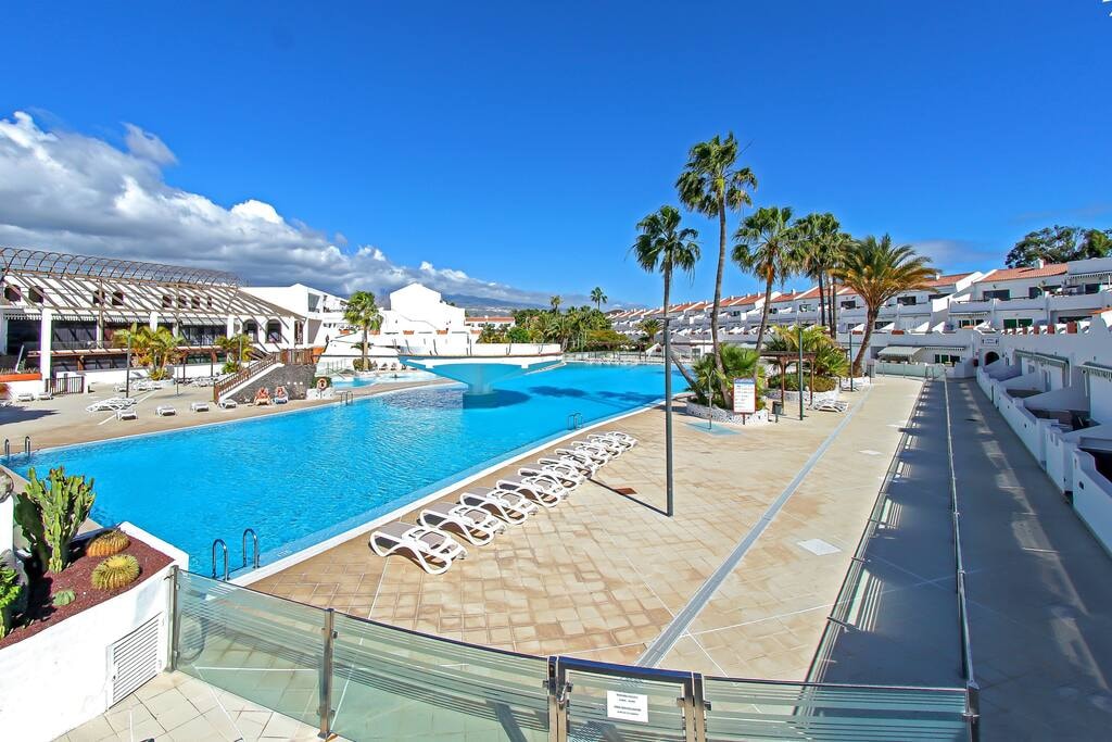 Nice 2 bedroom flat with big Pools and big terrace Flataway