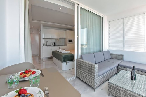 Amazing sunny Studio with Ocean view and Pools 18 Flataway