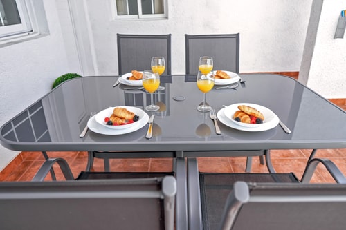 New Modern and Stylish 2 bedrooms flat with Pool! 35 Flataway