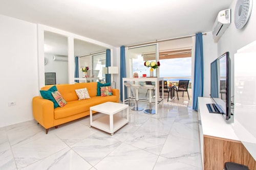 Colourful Bright Centred Apt. with Ocean View 0 Platihome