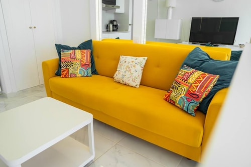 Colourful Bright Centred Apt. with Ocean View 2 Platihome