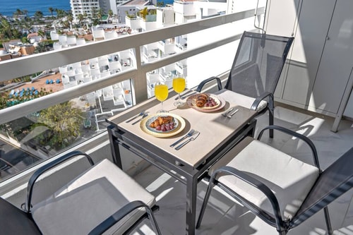 Colourful Bright Centred Apt. with Ocean View 21 Platihome