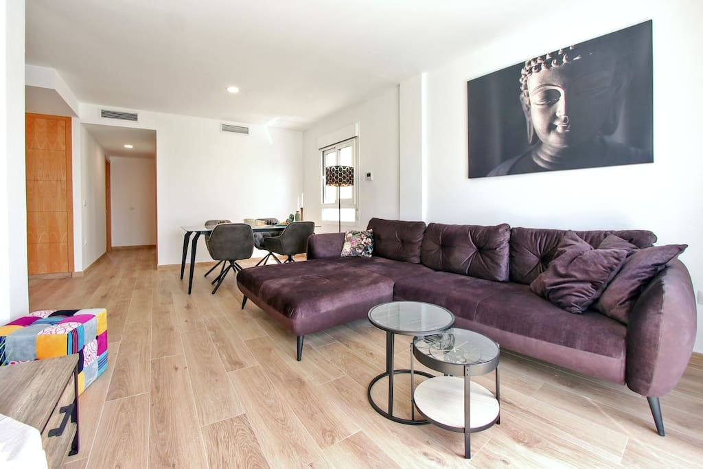 2BD spacious & stylish apartment with heated pool Flataway