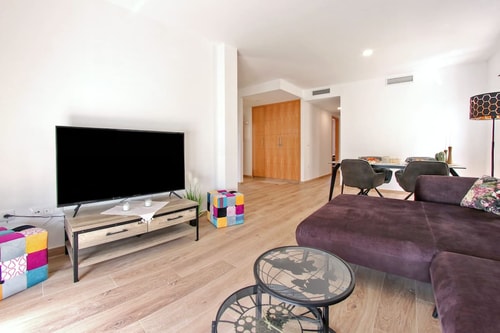 2BD spacious & stylish apartment with heated pool 1 Platihome