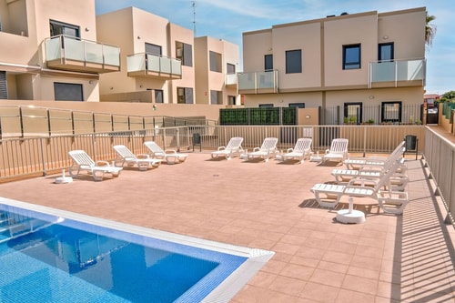 2BD spacious & stylish apartment with heated pool 39 Flataway