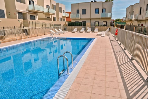 2BD spacious & stylish apartment with heated pool 42 Flataway