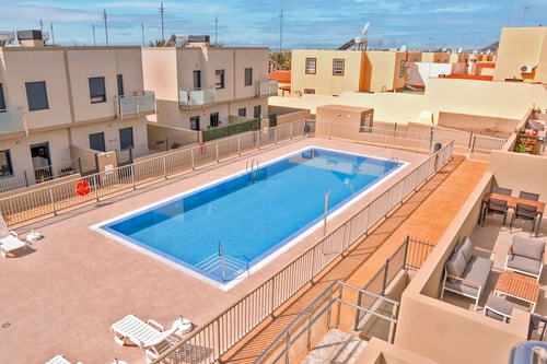 2BD spacious & stylish apartment with heated pool 43 Platihome