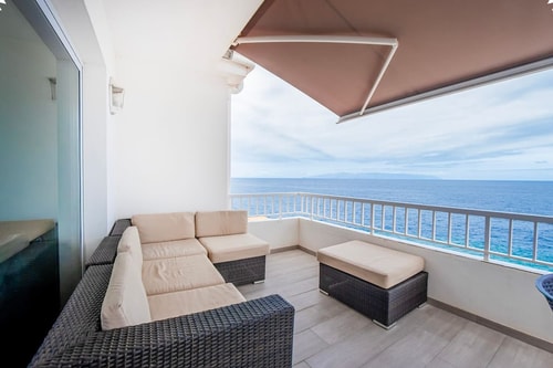 Spacious apartment with breath-taking ocean views 47 Platihome