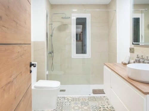 Newly renovated, luxurious apt. with a heated pool 25 Platihome