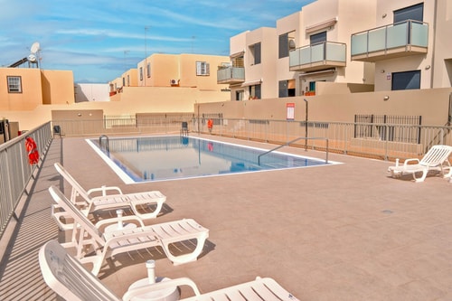 2BD spacious & stylish apartment with heated pool 38 Platihome