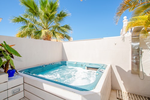 Luxury 3BD Villa/ Jacuzzi/ Private Parking 86 Platihome