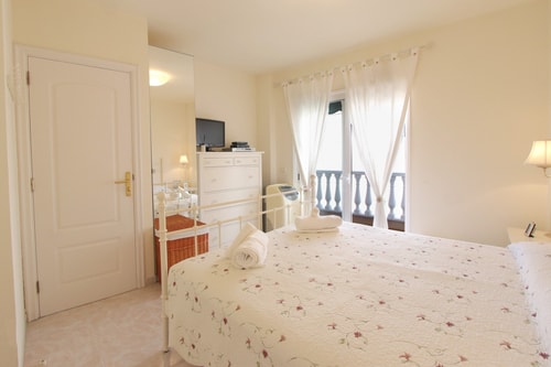 Lovely 2 bedroom home with nice Pool and View 18 Platihome