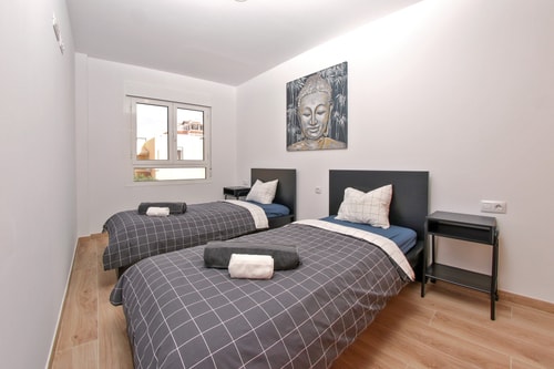 2BD spacious & stylish apartment with heated pool 17 Platihome