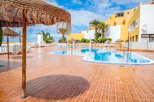 Trendy apt. with a heated  pool & near Aqualand 39 Platihome