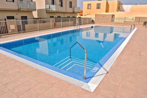 2BD spacious & stylish apartment with heated pool 40 Platihome