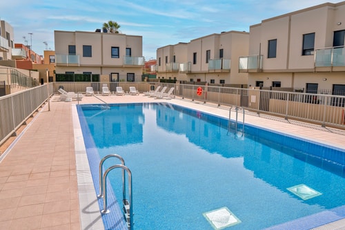 2BD spacious & stylish apartment with heated pool 41 Platihome