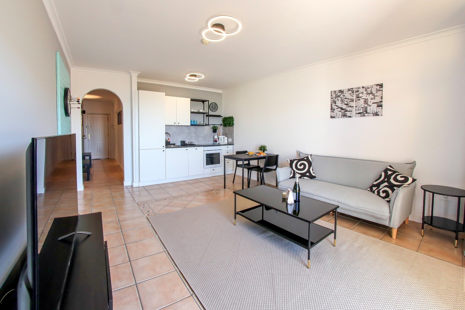 Beautiful spacious 1 bedroom apartment with Pool Platihome
