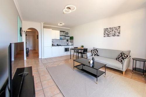 Beautiful spacious 1 bedroom apartment with Pool 0 Platihome