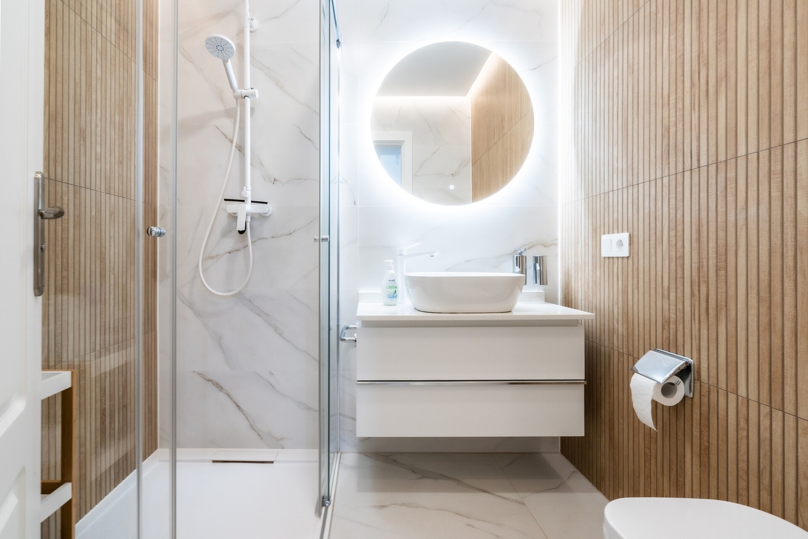 Luxury 3BD Villa/ Jacuzzi/ Private Parking - Image 4