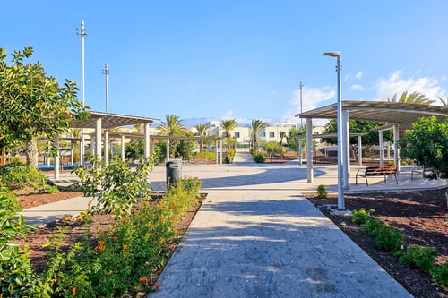 2BD spacious & stylish apartment with heated pool 50 Platihome