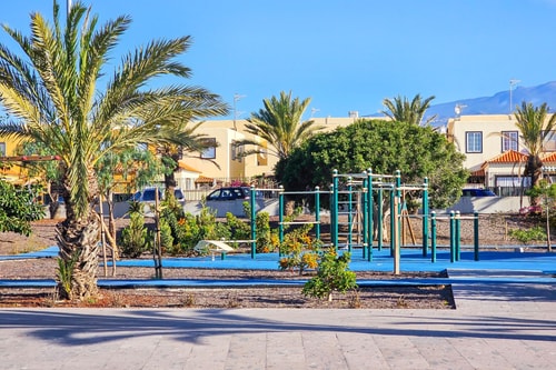 2BD spacious & stylish apartment with heated pool 46 Platihome