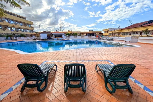 Beautiful spacious 1 bedroom apartment with Pool 4 Platihome