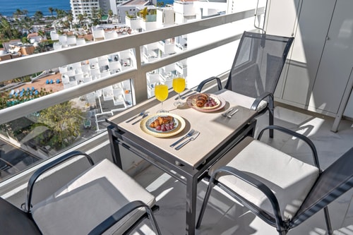 Colourful Bright Centred Apt. with Ocean View 17 Platihome