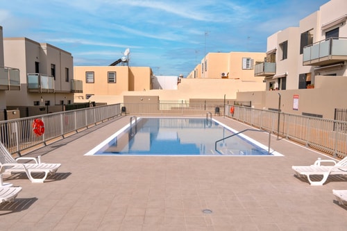 2BD spacious & stylish apartment with heated pool 37 Platihome