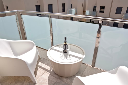 2BD spacious & stylish apartment with heated pool 28 Platihome