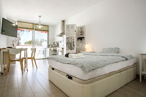 Cozy Studio with queen-size bed and Pools! 0 Platihome