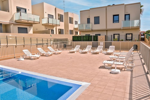2BD spacious & stylish apartment with heated pool 39 Platihome