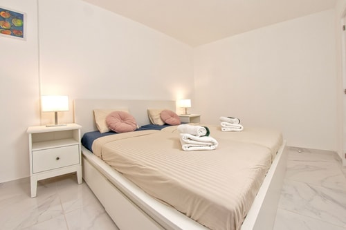 Colourful Bright Centred Apt. with Ocean View 9 Platihome
