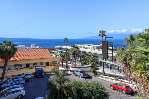 Beautiful spacious 1 bedroom apartment with Pool 27 Platihome