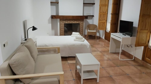 Cómodo estudio en San Pablo Salamanca by beBalmy beBalmy