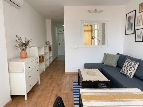 Apartment in Málaga with a pool near the sea.