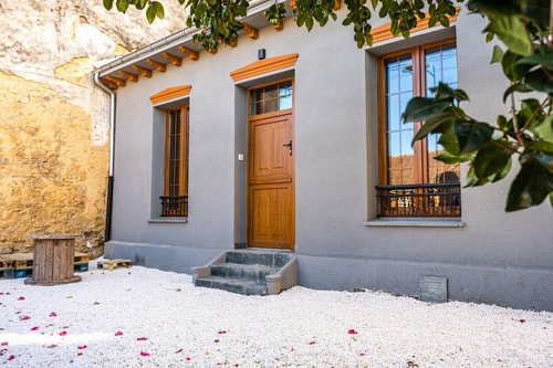 Spectacular house with garden in Oviedo by beBalmy beBalmy