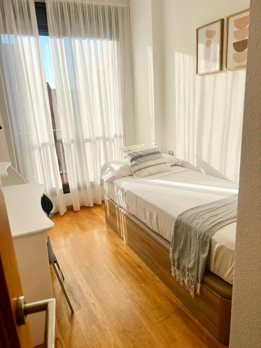 Spectacular apartment near the airport By BeBalmy 5 beBalmy