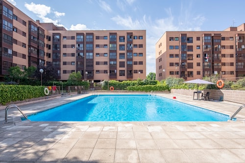 Cozy Apartment with Pool & A/C near the Airport, photo 35 of 37