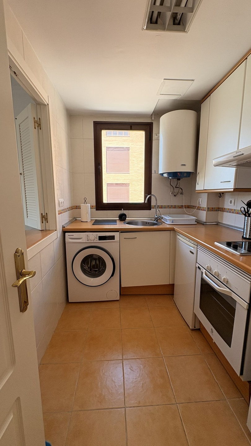 Cozy Apartment with Pool near Madrid Airport 6 beBalmy
