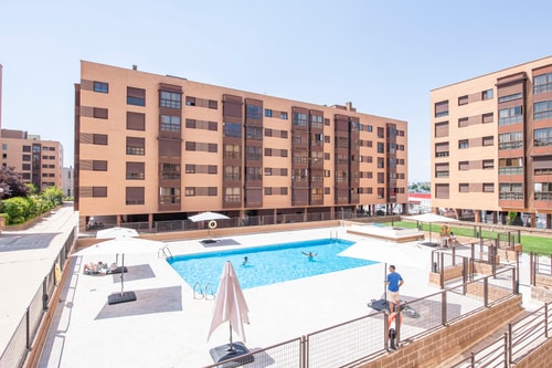 Cozy Apartment with Pool near Madrid Airport, photo 14 of 14