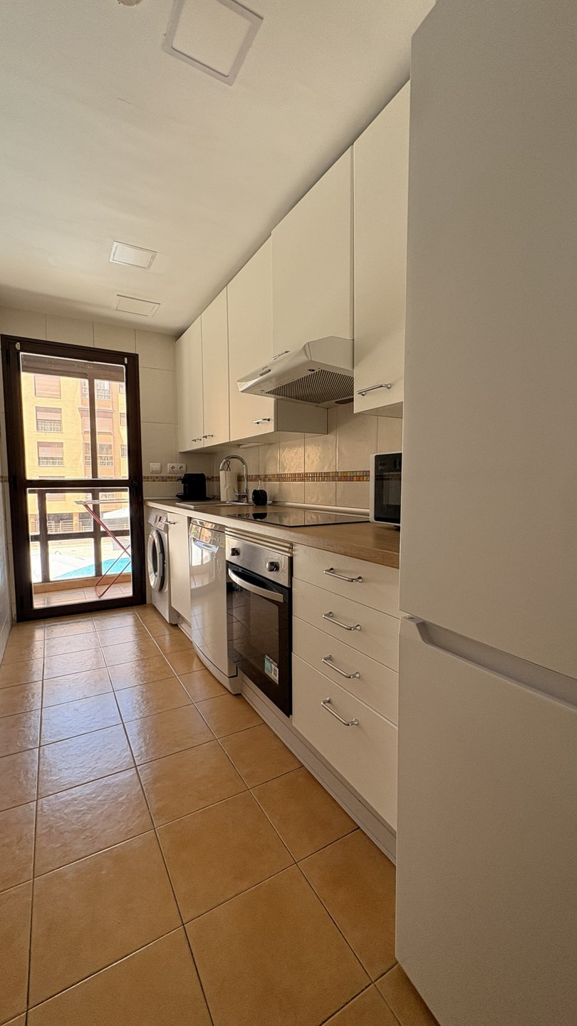 Comfortable apartment with pool near the airport. 6 beBalmy