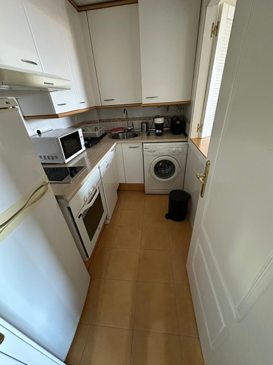 AL-291 Deyanira 59, Portal B, Puerta 3 · Bright Apartment with Pool near the Airport Madrid 12 beBalmy