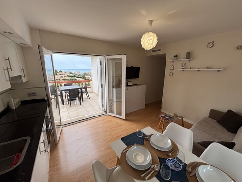 Peñíscola: Cozy Apartment with Castle Views, photo 16 of 35