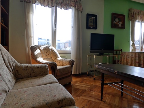 Bright apartment central Avilés + Wi-Fi by beBalmy, photo 2 of 11