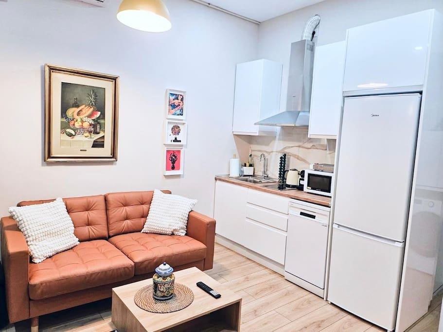 Cozy apartment near Atocha by beBalmy beBalmy